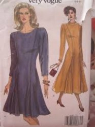 8194 VOGUE CLOSE FIT FLARE PLEAT DRESS LENGTHS PATTERN 12-16 or 18-22 choice uncut